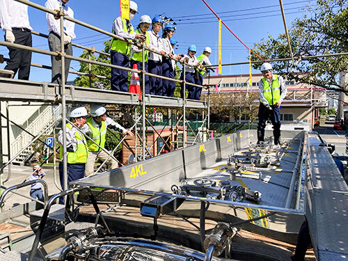 実際のローリーに水を張りオーバーフローを体験（高浜油槽所）